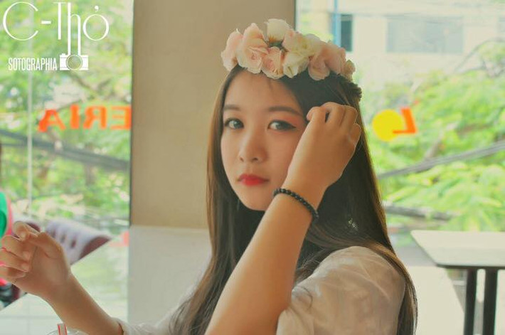 Xinh đẹp và dễ thương, Nguyên Trúc cũng nhận được một số lời mời làm mẫu ảnh. Tuy nhiên "Thánh Cô" lớp 10 luôn luôn rất đắn đo, suy nghĩ kỹ lưỡng trước khi phản hồi những lời mời này.