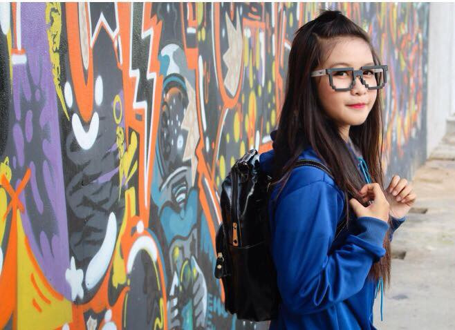 Thánh Cô, là nickname cực lạ của Đỗ Thị Nguyên Trúc, 9X Đồng Tháp mới được một số trang mạng trẻ nhắc đến với nét dễ thương, khuôn mặt xinh xắn như búp bê.