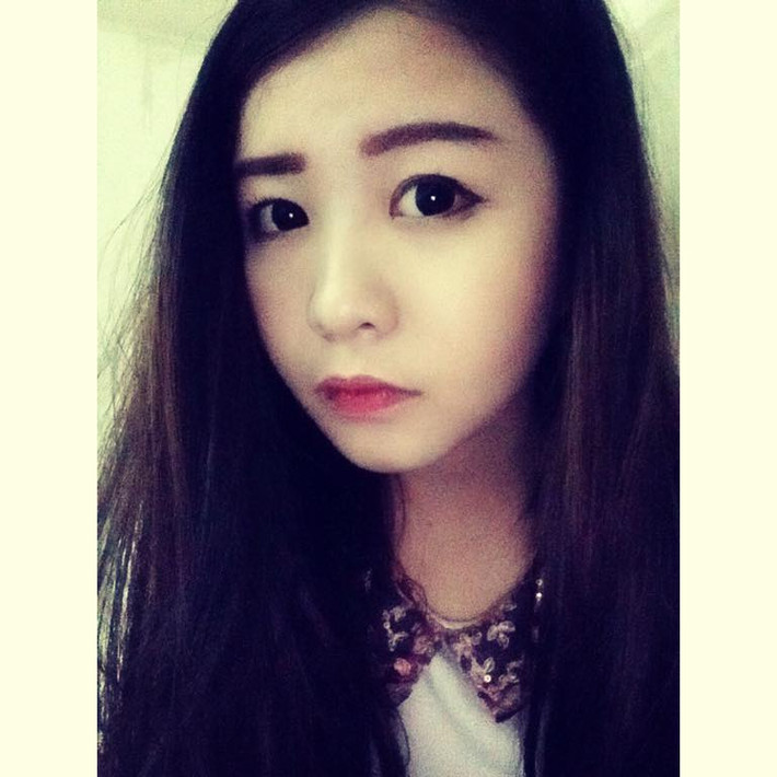 Trong đời thường Nguyên Trúc cũng được biết đến như một nữ sinh hòa đồng, hài hước và luôn thích được tâm sự, gần gũi với bạn bè,
