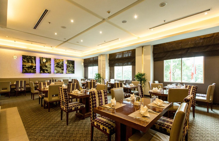 Các bàn ăn được bố trí trang trọng. (Ảnh: TripAdvisor).