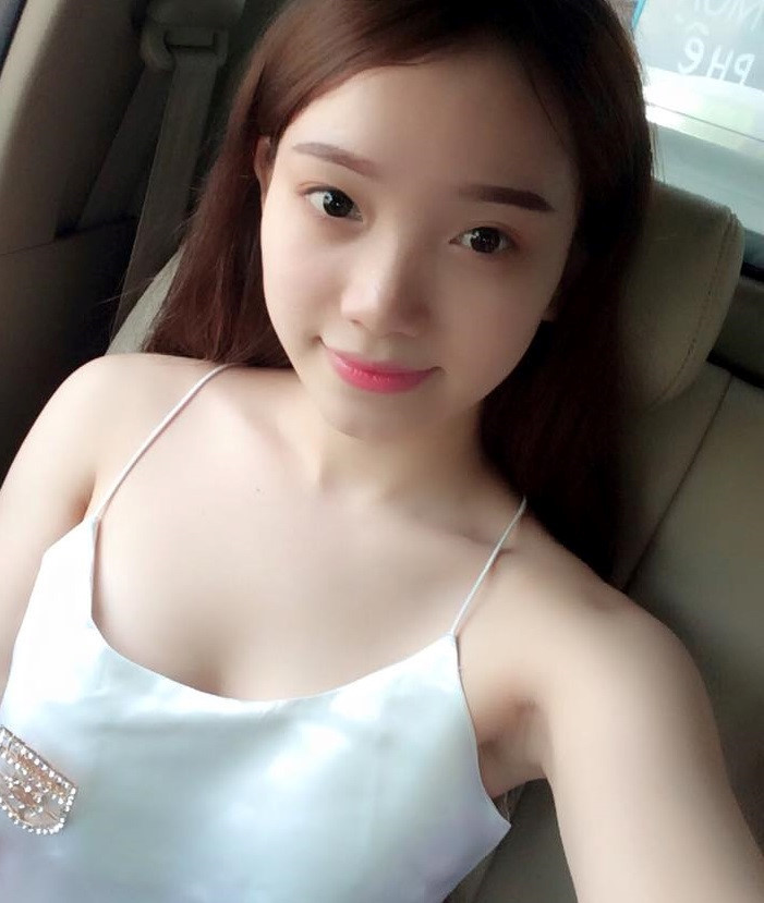 Bảo Trân hiện kinh doanh trong lĩnh vực spa, làm đẹp. Đôi trẻ thường xuyên đăng tải hình ảnh thân thiết trên trang cá nhân, nhận được hàng nghìn lượt like (thích) và chia sẻ của người hâm mộ.