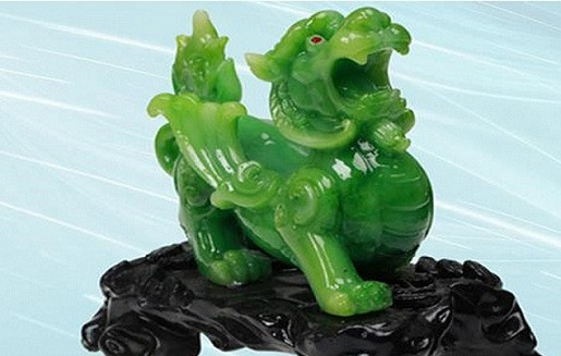 7. Trưng bày vật phẩm chiêu lộc, phong thủy: Việc lựa chọn và trưng bày các vật phẩm có tính chất chiêu tài lộc hoặc có tính phong thủy hợp với gia chủ không chỉ vào dịp cuối năm mà mọi thời điểm trong năm đều khá cần thiết và có ý nghĩa.