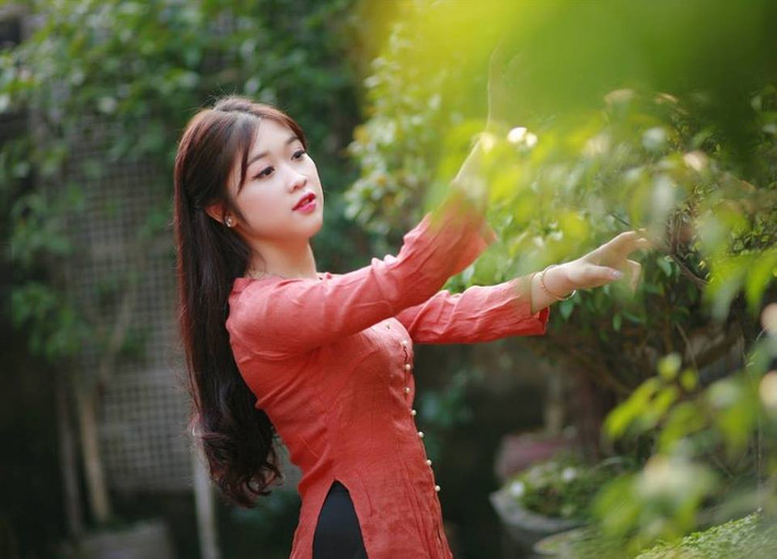 Do còn rất trẻ nên dễ hiểu vì sao cô đồng 9X Mỹ Hoa cũng có rất nhiều sở thích của tuổi "xì tin" như chụp ảnh "tự sướng", đi ăn, tán gẫu với bạn bè hay đi du lịch. Mỹ Hoa đơn giản là muốn tận hưởng cuộc sống và tuổi trẻ của mình theo một cách bình thường nhất, không bị những yếu tố liên quan tới công việc gây ảnh hưởng và tạo ra cái nhìn không tốt từ người khác đặt về phía mình.