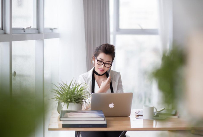 Tuổi trẻ tài cao, đó là một từ hoàn toàn chính xác khi miêu tả về khả năng kinh doanh của cô bạn này. Được biết, từ khi lên 5 tuổi An Trang đã biết đem chính những chiếc kẹo mình có được bán lại cho các bạn học trong trường mẫu giáo, rồi lại dùng số tiền đó mua kẹo tiếp để bán. Ý định kinh doanh cứ lớn dần trong tâm trí An Trang, đến khi học cấp 3, An Trang đã táo bạo xin gia đình thử nghiệm với công việc bán quần áo cũng như mở quán cà phê.