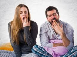 Ngáp lây cũng có thể giúp tăng cường kết nối xã hội và sự phối hợp trong một nhóm. Nói cách khác, đây là một cách não bộ giúp chúng ta kết nối với người khác. Ảnh:Mattress Clarity