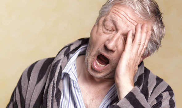 Khi mọi người già đi, họ hiểu rõ hơn về cảm xúc của người khác và họ ngáp nhiều hơn khi thấy người khác ngáp. Điều này được thấy ở cả người và tinh tinh. Ảnh:Daily Express