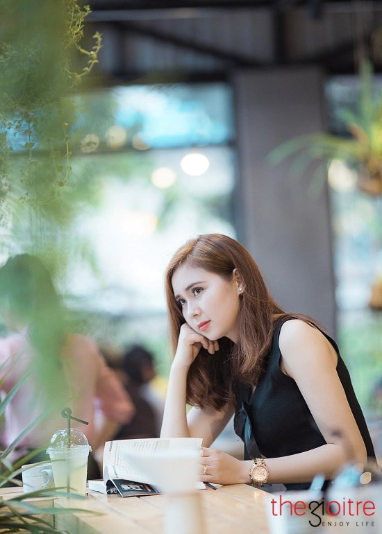 Theo Hoài Thu: “Người phụ nữ hiện đại trước hết là người có tâm tốt, có học thức và phải có lao động để độc lập tài chính của mình. Không phải cứ đẹp, cứ xài hàng hiệu là phụ nữ hiện đại”.
