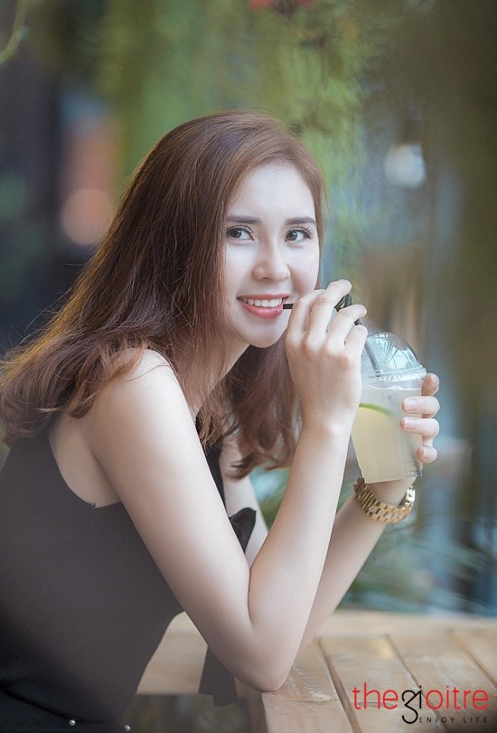 Chính hoàn cảnh gia đình đã khiến Hoài Thu trở nên mạnh mẽ và bản lĩnh hơn, cô nàng đã biết sống tự lập từ nhỏ. Khi lên đại học, Thu cũng tự kinh doanh và làm thêm để phụ giúp gia đình. Điều đó cũng làm cho mẹ của Thu rất tự hào về cô con gái bé bỏng của mình.