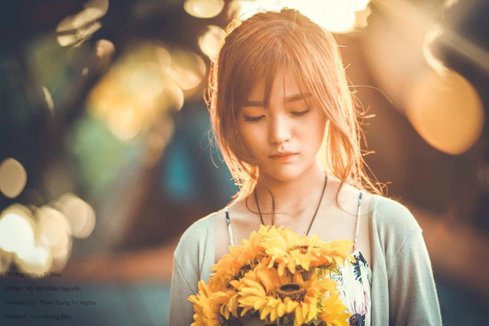 Hiện tại Mỹ Mỹ buôn bán quần áo và có son handmade là sản phẩm độc đáo, hấp dẫn nhiều khách hàng trẻ. Với tư duy nhanh nhạy, cách làm việc trọng sự uy tín, Mỹ Mỹ hiện có thu nhập khá ổn định, khoảng 20 triệu một tháng và cảm thấy đây là mức thu nhập hợp lý ở thời điểm hiện tại.