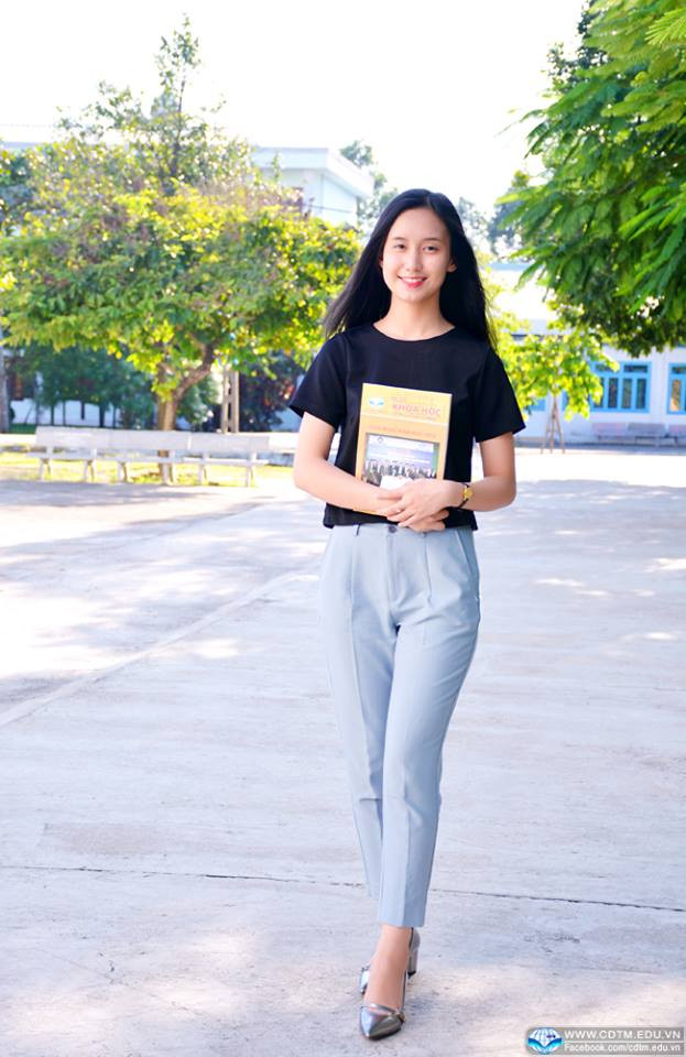 Hiện tại, sau khi có được danh hiệu tại cuộc thi tài sắc dành cho nữ sinh viên này, Thu Hồng còn khá nhiều việc cần phải làm nên chưa có thời gian để chia sẻ, bộc bạch của xúc của mình về chiến thắng cũng như niềm vinh dự của bản thân. Trên fanpage của cuộc thi Nữ Sinh viên Việt Nam Duyên dáng 2016, nhiều khán giả, dân mạng đã liên tục gửi những lời chúc mừng, khen ngợi dành cho cô nàng tân Hoa khôi. Đặc biệt các bạn sinh viên Cao đẳng Thương mại Đà Nẵng... đã tỏ ra rất tự hào với chiến thắng của một nữ sinh xinh đẹp, nổi tiếng trong trường.