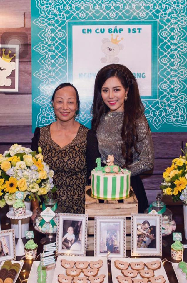 Nội dung bức thư như sau: "Vinh quang đẹp nhất là gần mẹ. Mẹ của con. Nhiều người chắc sẽ ganh tỵ với con đấy, vì người ta chỉ có Ngày của mẹ, ngày 20/10, ngày 8/3 để chúc mừng mẹ, còn con thì có thêm một ngày nữa, ngày Nhà giáo Việt Nam. Vì mẹ của con – người phụ nữ đã dành 29 năm của đời mình để cống hiến và che chở cho biết bao thế hệ học trò, và con cũng chính là cô bé ngỗ nghịch nhất, cứng đầu nhất mẹ phải dạy dỗ, thậm chí là khuyên răn cả một đời. Bố đổ bệnh một tháng và ra đi, con không biết diễn tả nỗi đau ấy thế nào, vì nó quá lớn, vượt qua cả sức chịu đựng tưởng như mạnh mẽ của mẹ...".