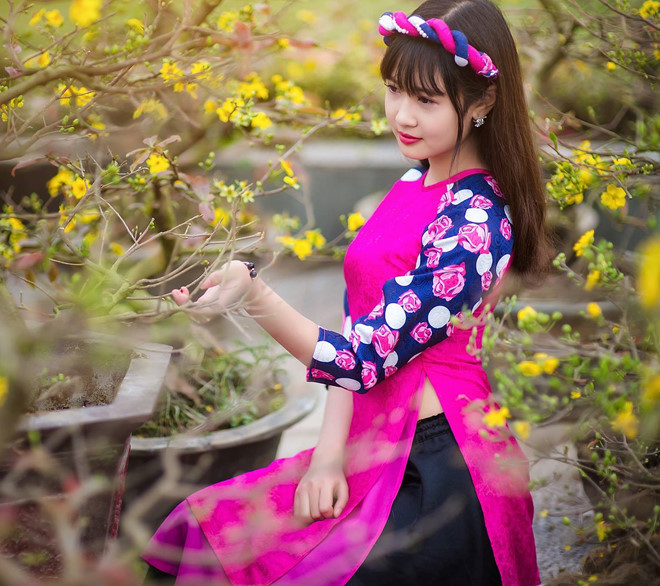 Xuất sắc với màn trình diễn áo dài, Đỗ Thùy Dung (ĐH Hồng Đức) nhận được sự ủng hộ nhiệt tình từ khán giả.