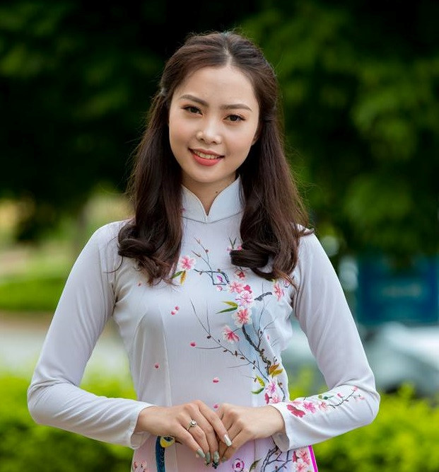 Cô gái may mắn tiếp theo là nữ luật sư tương lai Nguyễn Thu Hiền. Thiếu nữ đại diện cho Đại học Kinh tế và Quản trị Kinh doanh, Đại học Thái Nguyên.