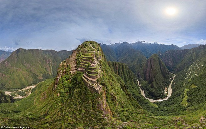 Machu Picchu được đế chế Inca xây dựng vào năm 1450 và bị bỏ hoang khi quân Tây Ban Nha xâm lược năm 1572.