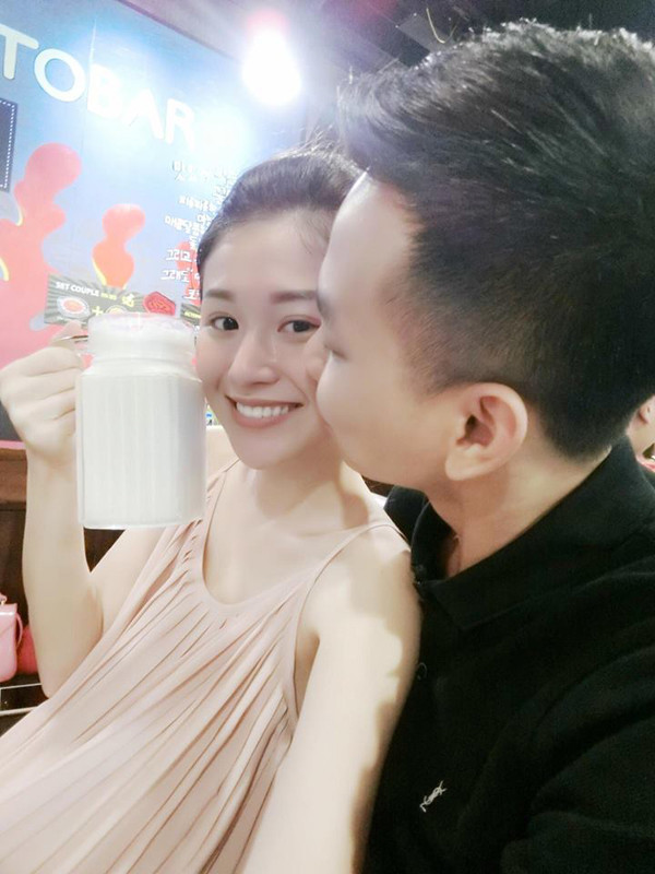 Dương Quỳnh Trang có nickname là Vanessa Duong, khá nổi tiếng trên cộng đồng mạng Việt. Cô đang làm nhân viên marketing của một công ty dược phẩm, được biết đến là một nữ nhân viên văn phòng xinh đẹp, trẻ trung và có nhiều kinh nghiệm về thời trang, làm đẹp cho phái nữ. Cô từng vài lần được giới thiệu trên một số trang báo mạng, trang tin tổng hợp trong các mục về nhịp sống giới trẻ, thời trang, hoặc trong các bài viết về các hot girl được các bạn trẻ quen mặt và yêu mến.