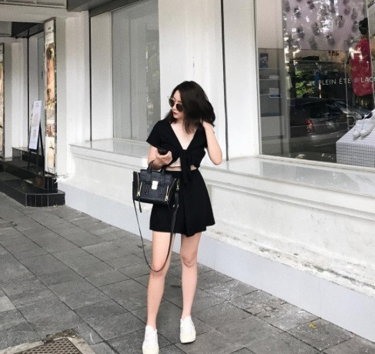 Chỉ vài giờ sau khi xuất hiện trên fanpage lớn dành cho giới trẻ, hình ảnh của nữ sinh Hà thành nhận được hơn trăm nghìn lượt yêu thích, cùng nhiều bình luận, chia sẻ. 10X cho hay lượt follow trên Facebook của cô tăng lên nhanh chóng, rất nhiều người lạ nhắn tin hỏi thăm.