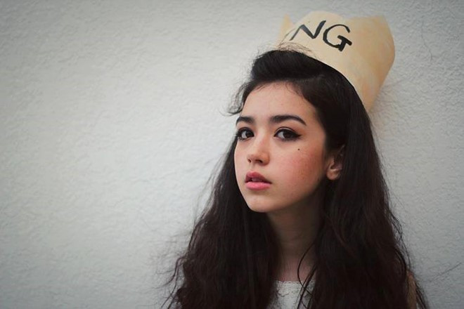 Fan hy vọng hot girl lai sẽ chăm cập nhật hình ảnh mới tại Facebook có gần 75.000 theo dõi.