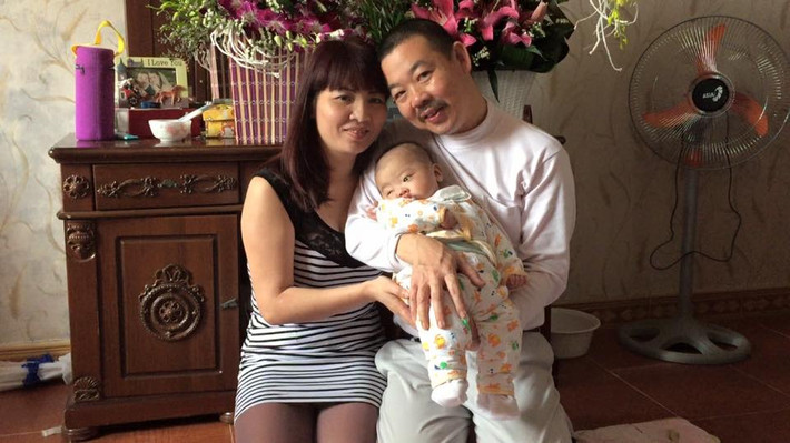 Bé trai đầu lòng của anh Lịch và chị vợ tên Nguyễn Hồng Nhung sinh hồi đầu năm 2014. Đến nay em bé rất khỏe mạnh và luôn nhận được tình yêu thương lớn lao từ bố, mẹ. Với bức ảnh chăm, dỗ con gây sốt mạng, anh Lịch được nhiều người khen ngợi là "ông bố của năm", nhưng theo anh tất cả những việc làm cho con, dù có vất vả thế nào thì cũng chỉ là điều quá đỗi bình thường.