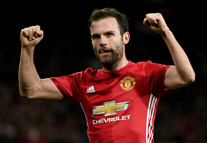 5. Juan Mata (tiền vệ - 37 triệu bảng): Bỏ qua những hiềm khích trong quá khứ, Mata đang là trụ cột trên hàng công của Man Utd dưới thời Jose Mourinho.