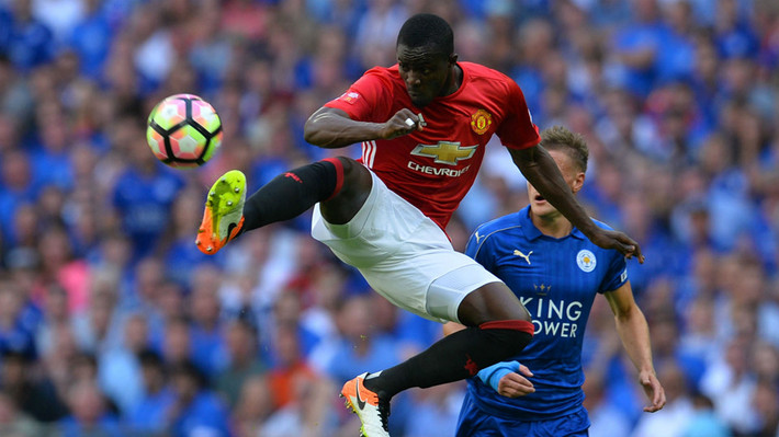 9. Eric Bailly (trung vệ - 30 triệu bảng): Là tân binh đầu tiên của Manchester United dưới thời Mourinho, Eric Bailly hòa nhập khá nhanh với môi trường Premier League và trở thành trụ cột nơi hàng phòng ngự "Quỷ đỏ" mùa giải vừa qua.