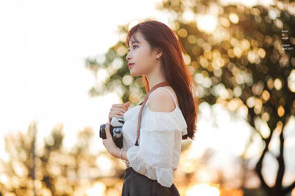 Nhân vật chính trong clip đang dược dân mạng truy tìm tên là Nguyễn Thị Phương Dung (sinh năm 1998, hiện là sinh viên trường Đại học văn hoá nghệ thuật quân đội TP.HCM.