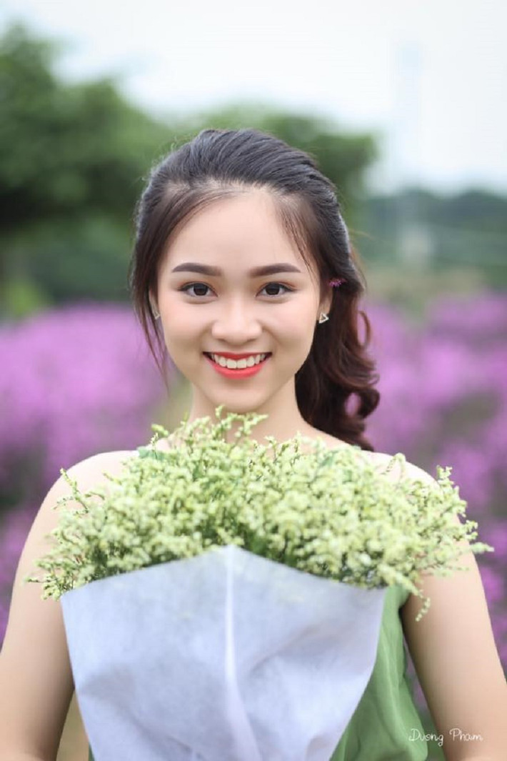 Cô nàng có sở thích chụp ảnh và mong muốn sẽ có cơ hội theo đuổi công việc người mẫu ảnh trong thời gian rảnh rỗi.
