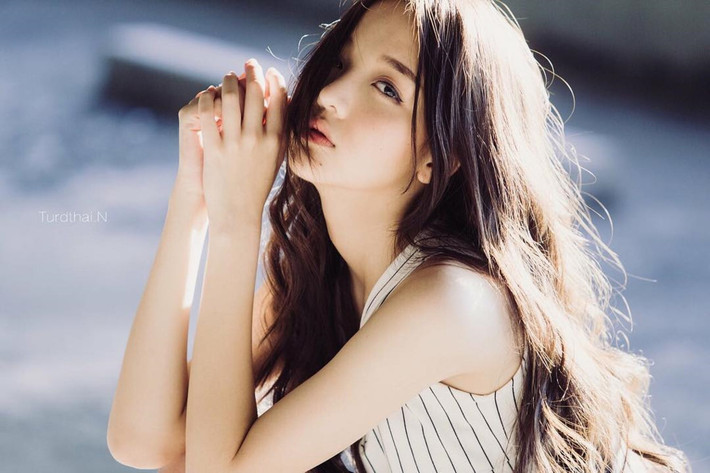 Biểu cảm cuốn hút của hot girl Thái trong hình ảnh quảng cáo.