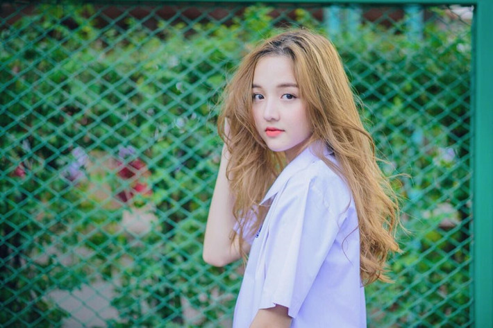 Không chỉ là diễn viên, ca sĩ, cô nàng còn tham gia làm người mẫu ảnh và diễn xuất trong các phim ngắn, quảng cáo.