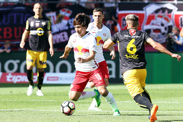Với thành công ở cấp độ trẻ trong màu áo U19, U23 Nhật Bản và CLB Cerezo Osaka, Minamino Takumi được CLB Red Bull Salzburg (đương kim vô địch giải quốc gia Áo) săn đón với số tiền "lót tay" 800.000 euro (gần 20 tỷ đồng). Tiền đạo sinh năm 1995 được mệnh danh là “Neymar” của Nhật Bản đồng ý sang châu Âu, với bản hợp đồng có thời hạn 3 năm.