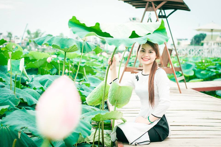 Tuy vậy, điều đáng nể và khâm phục nhất ở Lệ Thu chính là tinh thần lạc quan và yêu đời của cô bạn. Tác giả chụp bức ảnh thiên thần một chân gây sốt mạng Việt là Lê Sơn Tùng đã bày tỏ rằng anh vô cùng ấn tượng, cảm kích khi tình cờ gặp Lệ Thu trong một chuyến đi lên Ba Vì, anh bị hút vào sự tự tin, lạc quan của cô bạn trẻ nên đã đưa máy lên chụp lại một khoảnh khắc vô cùng đẹp.