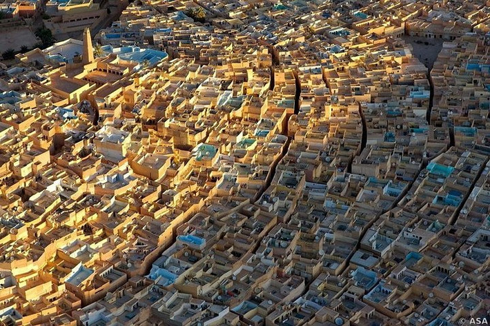 Người Mozabites có nguồn gốc từ vùng Tây Bắc Phi, trong lịch sử gọi là vùng Maghreb.