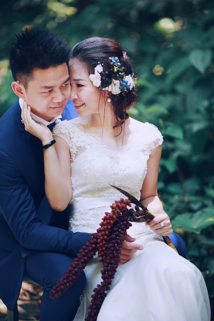 Bộ ảnh cưới của cặp đôi Hà thành Huyền Trang – Văn Hùng được thực hiện dưới tay nhiếp ảnh Hải Lê Cao tại một số địa điểm du lịch nổi tiếng của Ninh Bình: rừng Cúc Phương, Tràng An…