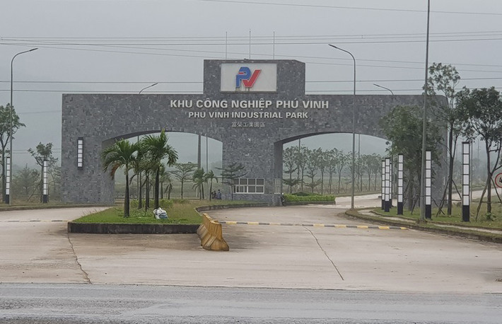 Dự án Khu Công nghiệp và Khu Đô thị Phú Vinh (thị xã Kỳ Anh, Hà Tĩnh) được Ban Quản lý Khu kinh tế tỉnh Hà Tĩnh cấp giấy chứng nhận đầu tư vào năm 2010. Dự án do Công ty TNHH Đầu tư xây dựng Hạ tầng Phú Vinh làm chủ đầu tư với nguồn vốn gần 92 triệu USD (tương đương gần 2.000 tỷ đồng), xây dựng trên diện tích 232ha tại các phường Kỳ Long, Kỳ Liên, Kỳ Phương.