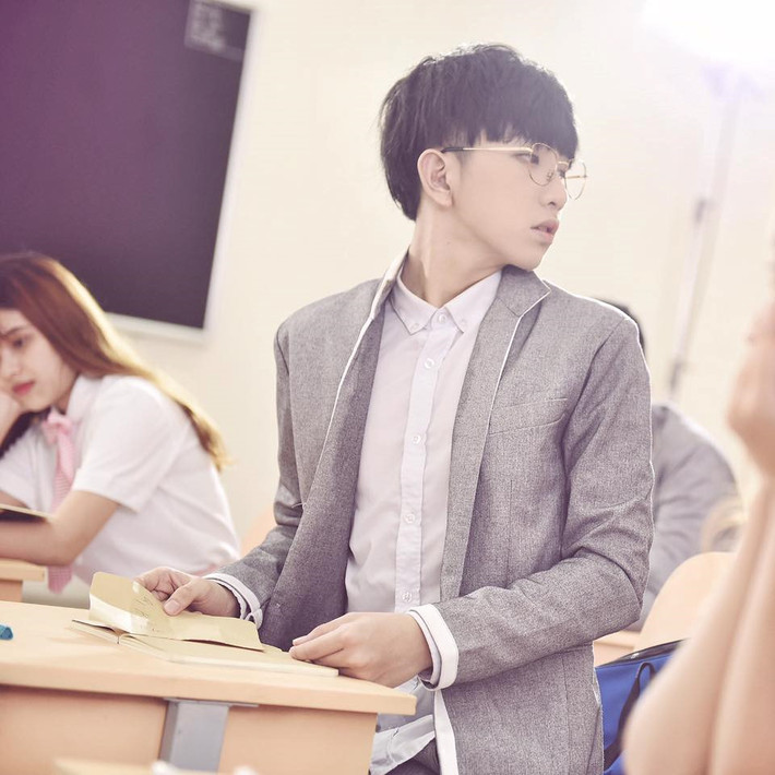 Tùng Maru (tên thật Hồ Lê Thanh Tùng, 18 tuổi) là nhân vật xuất hiện trong MV Tớ thích cậu của Han Sara. Trong MV, Tùng Maru "đốn tim" phái nữ bởi vẻ ngoài thư sinh theo phong cách Hàn Quốc. Với sự tham gia của hot boy này, MV Tớ thích cậu nhận được hơn 18 triệu lượt xem sau 2 tháng ra mắt. Bên cạnh diễn xuất, anh chàng còn thu hút sự quan tâm thông qua các video dance cover. Hiện 9X đời cuối có hơn 250.000 người hâm mộ trên mạng xã hội.