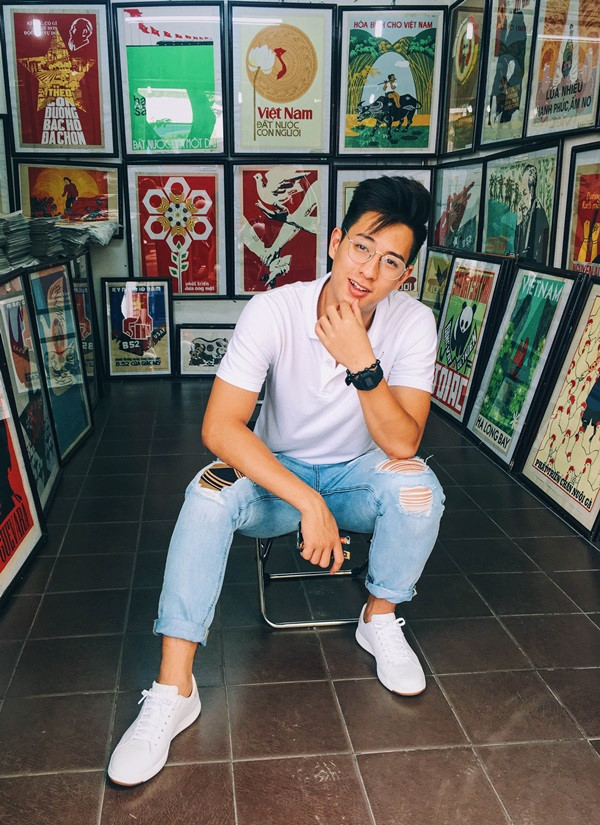 "Hot boy cầu lông" Phạm Hồng Nam một lần nữa khiến trái tim fan xao xuyến khi tham gia MV Cảm nắng của Suni Hạ Linh. Giữ vững phong độ, Phạm Hồng Nam xuất hiện khá điển trai. Trước khi lấn sân sang nghệ thuật, anh chàng từng gây chú ý với thành tích vượt trội trong lĩnh vực cầu lông như Vô địch đôi nam toàn quốc, HCV đôi nam giải học sinh Đông Nam Á, HCV đôi nam giải Việt Nam Kawasaki mở rộng...