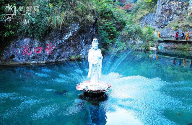 Ngoài ra, động Quan Âm cũng là một trong những điểm đến hấp dẫn dành cho du khách.