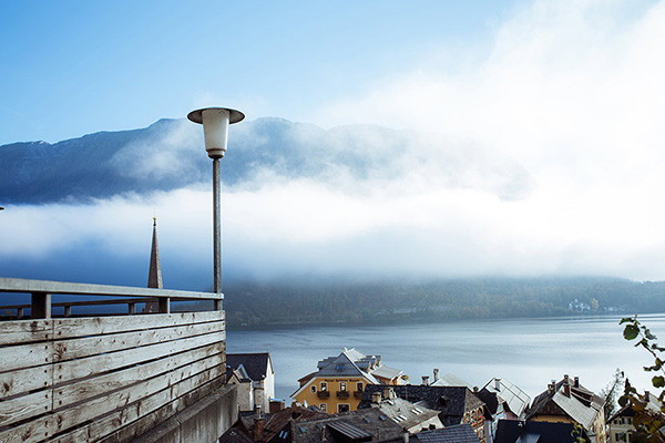 Đi kèm với hình ảnh đẹp đến ngẩn ngơ của ngôi làng cổ Hallstatt nằm bên hồ Hallstaetter See, nhiếp ảnh gia này bật mí nhiều điều thú vị về chuyến đi đầy ắp trải nghiệm thú vị này.
