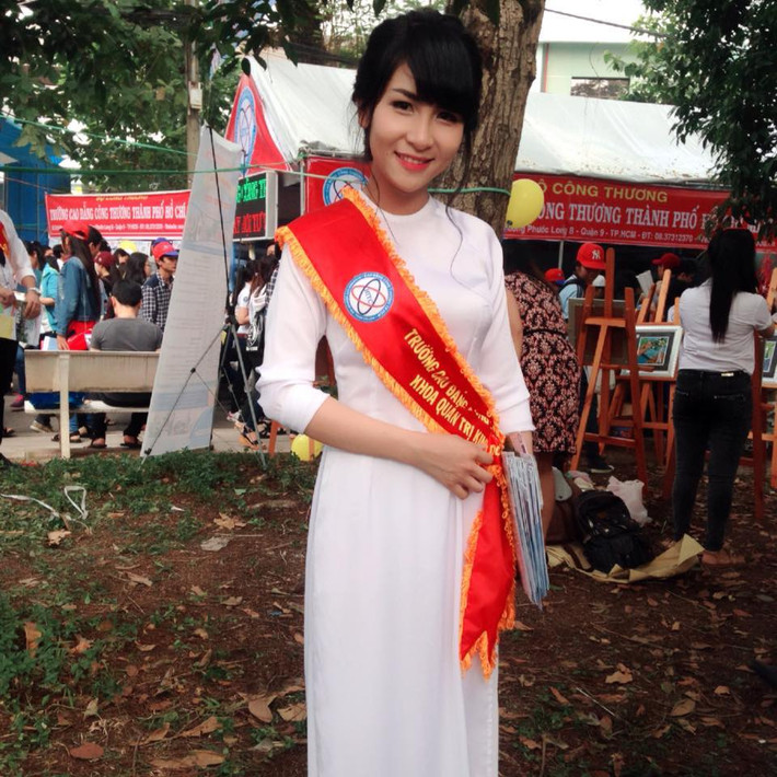 Nổi tiếng với nhan sắc, mọi người còn yêu mến Thoa Trần bởi tính cách thân thiện, dễ gần và cảm phục cô hơn bởi ý chí phấn đấu cho sự nghiệp. Trong tương lai, chắc chắn cô giám đốc trẻ sẽ còn thành công hơn nữa với công việc kinh doanh và nghệ thuật. Ảnh: FBNV.
