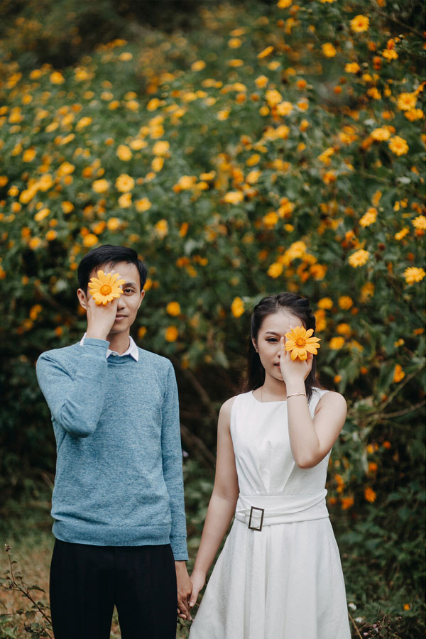 Vào 1 ngày cuối tháng 12 của 4 năm trước, cả hai gặp nhau khi cùng nhóm bạn đi chơi ở quán cafe trong thành phố Huế.