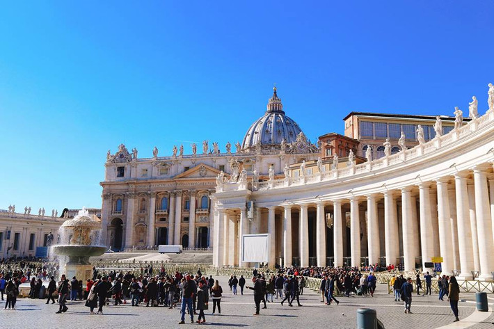 Rome của nước Ý chủ yếu thích hợp cho những người thích khám phá, chiêm ngưỡng các di tích lịch sử, những công trình kiến trúc, tuyệt tác điêu khác nghệ thuật nổi tiếng trên thế giới.