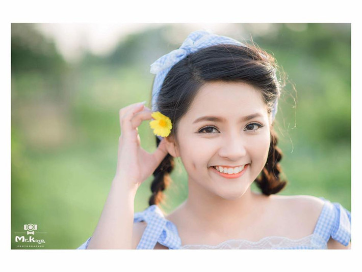 Nhờ gương mặt ăn hình xinh không tỳ vết, cách biểu cảm tự nhiên trước ống kính Tường Vân thường xuyên góp mặt trong nhiều bộ ảnh nghệ thuật của các nhiếp ảnh gia trẻ. Cô cũng là một trong những diễn viên sáng giá của kênh Bánh Bao Bự trong công ty Faptv.