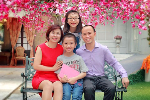 Cô nữ sinh 18 tuổi xuất sắc được nhận vào lớp dự bị ngành Công nghệ sinh học của hệ thống Trường Lớn (Grandes Écoles) danh giá của Pháp. Trước khi đặt chân sang nước bạn học tập, trong thời gian chuẩn bị thi giành học bổng Hoàng Hà cũng đã tranh thủ tham gia được một số hoạt động tình nguyện. Nữ sinh tài giỏi này luôn mong muốn có thể dùng nhiều sức lực, trí tuệ, chất xám của mình để cống hiến, đóng góp cho nước nhà và giúp đỡ tất cả mọi người. Giỏi giang, làm nên được kỳ tích trong học tập... Phạm Vũ Hoàng Hà được ca ngợi và xứng đáng trở thành một tấm gương cho các bạn trẻ.