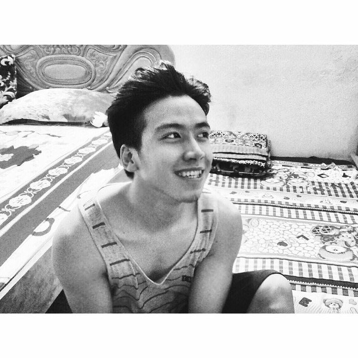Người thủ vai gã ăn xin trong MV Thật bất ngờ là Lê Tùng Lâm, sinh năm 1993, hiện hoạt động trong vũ đoàn X-Steps, sinh sống và làm việc tại TP HCM. Giống như nhiều đồng nghiệp khác, Tùng Lâm đã đóng góp nhiều công sức để tạo nên một MV hết sức thú vị, gây sốt cộng đồng mạng Việt.