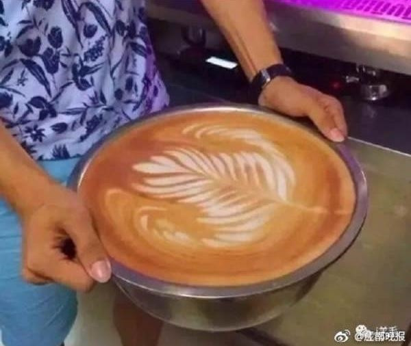 Ngay cả đến ấm đun nước, siêu sắc thuốc cũng được tận dụng để đi mua hàng giảm giá.