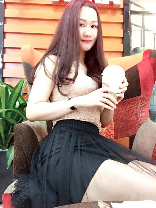 Nghe thì đơn giản nhưng đó lại là cả hành trình nỗ lực, kiên trì, đặc biệt với một người có con nhỏ và luôn bận rộn như Cẩm Nhung. Cô tự nhận mình may mắn khi có người chồng tâm lý, luôn động viên và ủng hộ vợ làm đẹp.