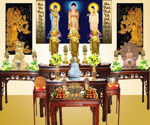 Tại khu vực này, cần lưu ý thay bằng dùng giẻ lau, có thể dùng khăn giấy ướt lau sạch bụi bặm trên ban thờ và các bức tượng hay di ảnh đặt để thờ cúng. Ngoài ra, ảnh hoặc tượng trên ban thờ cũng nên hạn chế di chuyển. Riêng công việc tỉa chân nhang cuối năm, gia chủ có thể đốt hết phần chân nhanh của năm cũ khi cúng vào ngày 30 tháng Chạp.