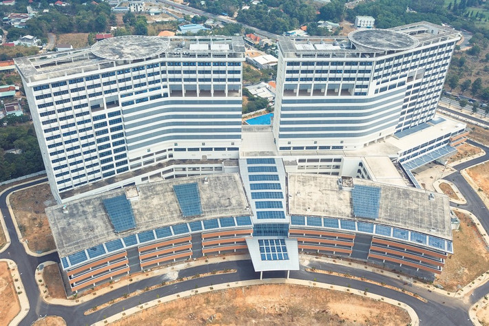 Dự án có 2 gói thầu, gồm: thi công, cung cấp và lắp đặt các hệ thống kỹ thuật; thi công và lắp đặt thiết bị hệ thống khí y tế và vận chuyển mẫu bệnh phẩm. (Ảnh: Zing).