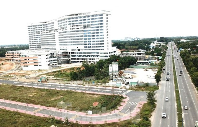 Theo ông Nguyễn Vĩnh Toàn - Giám đốc Ban quản lý (BQL) dự án đầu tư xây dựng tỉnh Bình Dương, Ban đã có kế hoạch kết thúc việc triển khai xây dựng trong năm 2023. (Ảnh: Tiền Phong).
