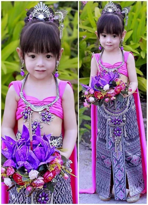 Các thông tin về cô bé vẫn còn là ẩn số. Mọi người chỉ biết đến cô bé xinh đẹp qua bộ ảnh được chia sẻ trên mạng xã hội.