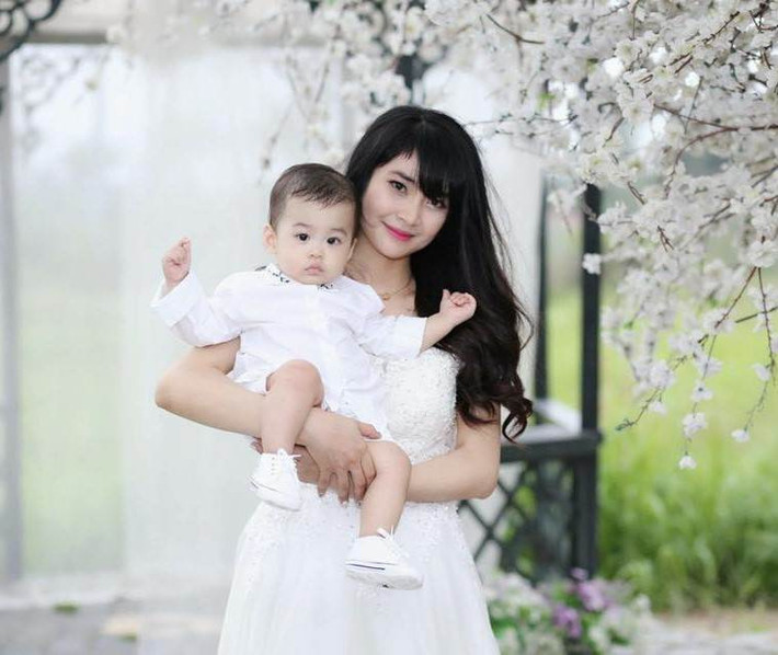 Sở hữu ngoại hình hoàn hảo, kinh doanh “mát tay”, con ngoan lại được gia đình chồng thương yêu, Trà My luôn khiến mọi người xung quanh ngưỡng mộ và học hỏi.